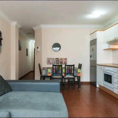 Sky House Apartment *